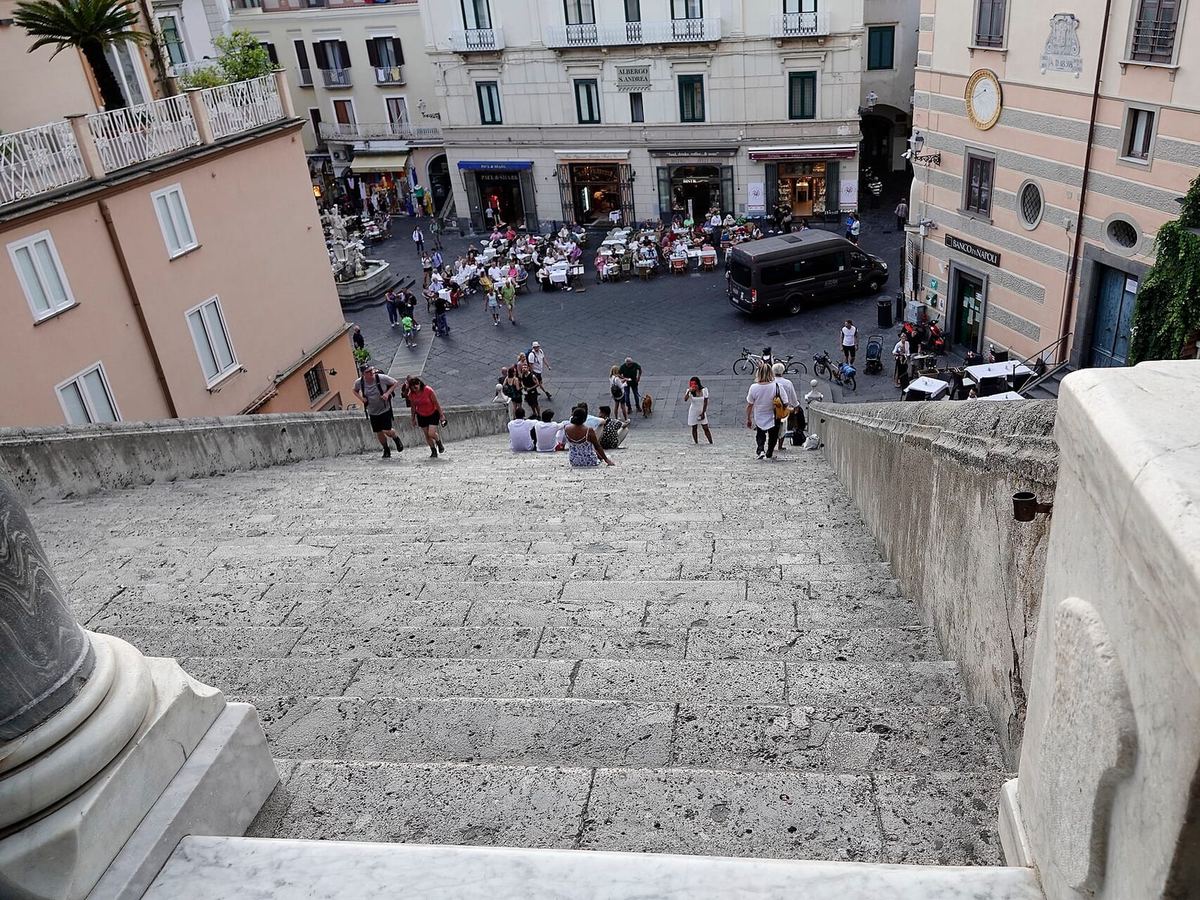 La scalinata del Duomo di Amalfi, a pochi minuti dal porto d'imbarco