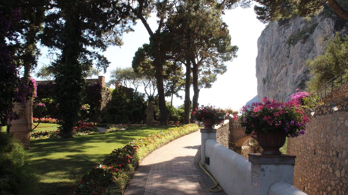 Los Jardines de Augusto y el mirador sobre los Faraglioni