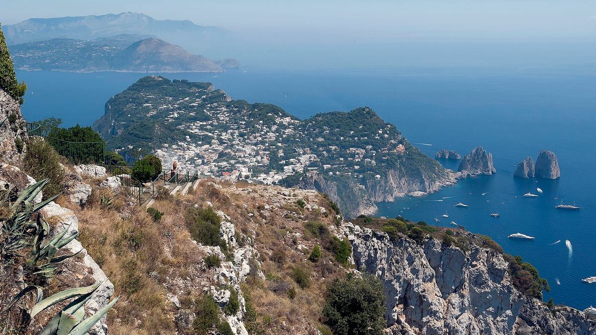 Capri dall'alto: la giornata la decide l'orario dell'ultimo rientro, non il tour