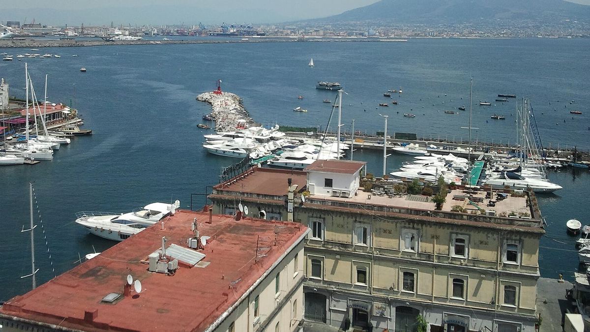 Der Borgo Marinari unter dem Castel dell'Ovo: Basis der meisten Stadttouren