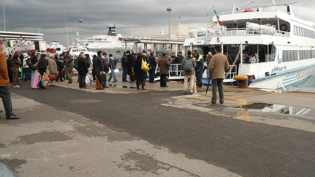 A hydrofoil manoeuvring at Molo Beverello, the departure point for Capri and the islands