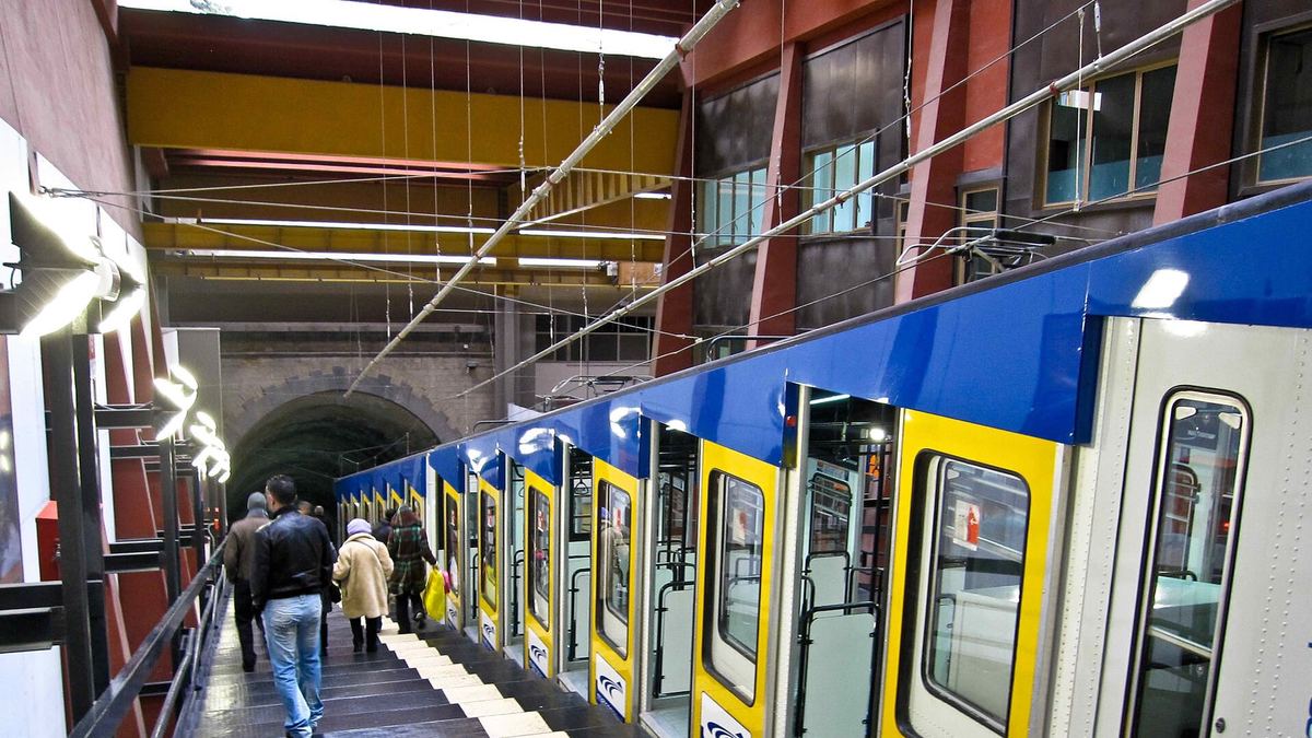 Funicolari: il walk del Vomero prevede una discesa, ma la linea non è indicata
