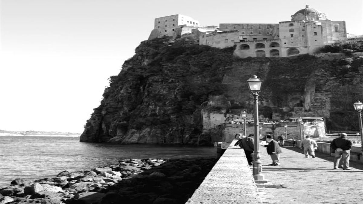 Le pont aragonais vers le Castello, à Ischia Ponte