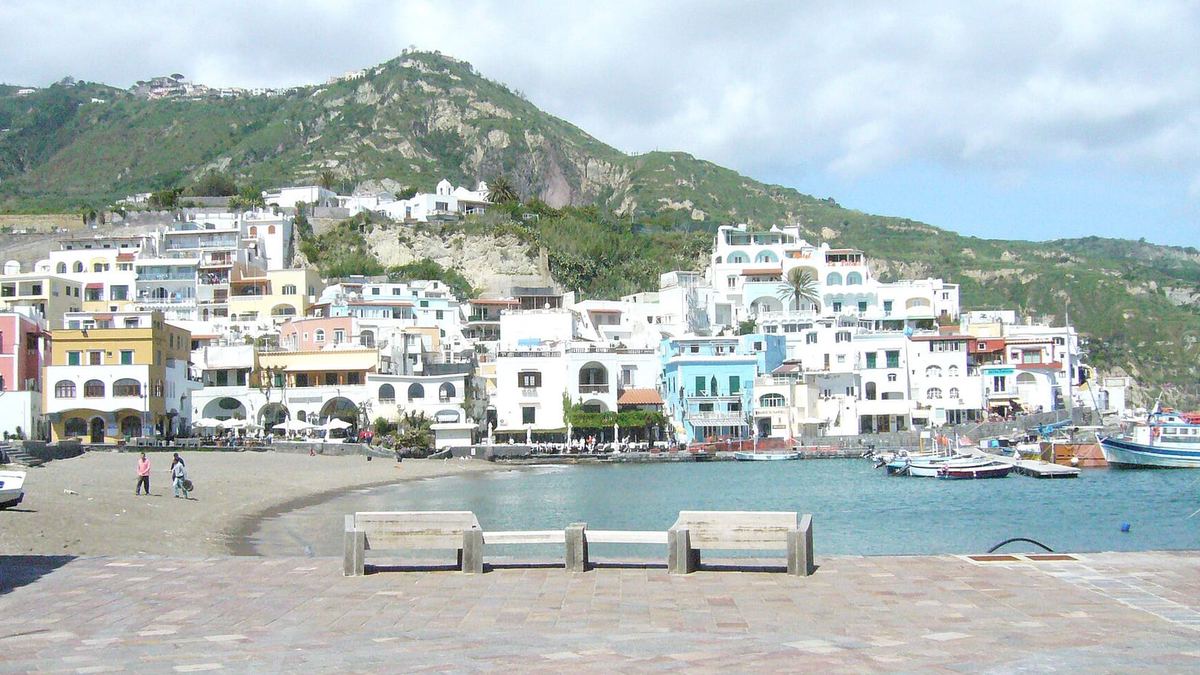 Sant'Angelo, sur la côte sud d'Ischia : on y arrive en bus ou par la mer